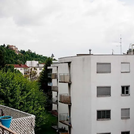 Helles And Freundliches City-apartment Грац